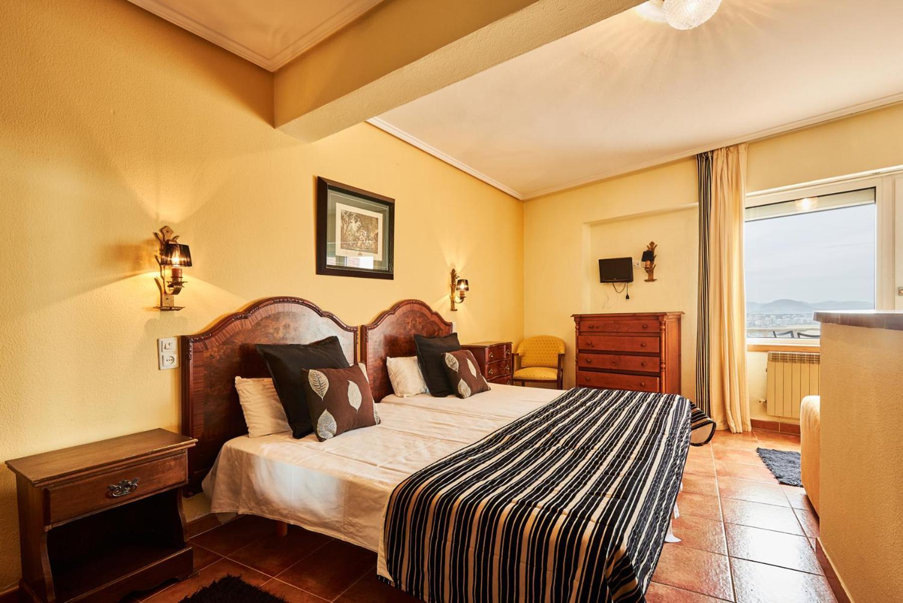 Hotel Restaurante Risco ลาเรโด ภายนอก รูปภาพ