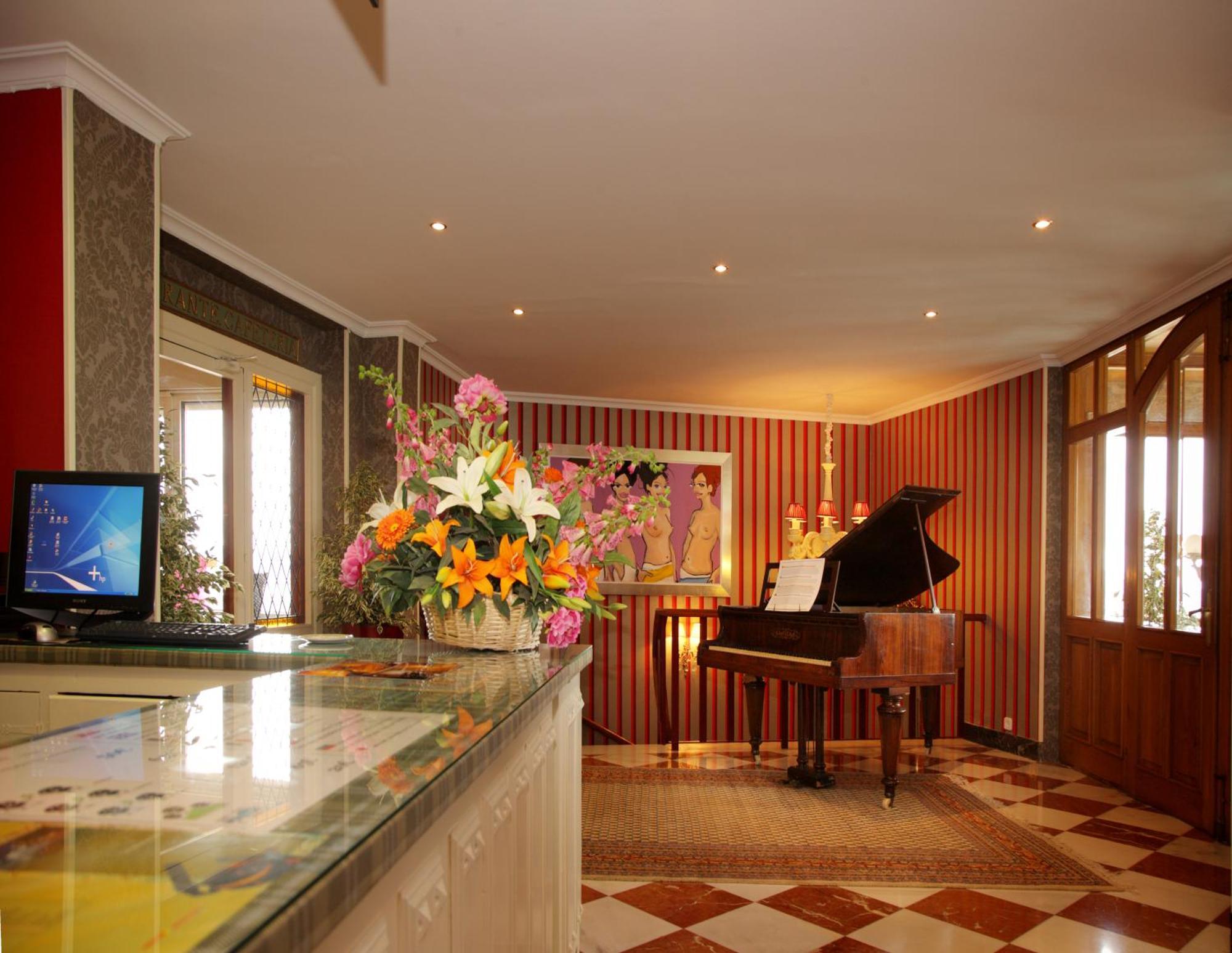 Hotel Restaurante Risco ลาเรโด ภายนอก รูปภาพ